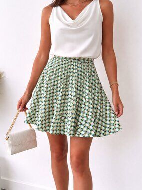 ON 34th Geometric Pleated Mini Skirt Size 6 Green White Retro Chic lined pull on